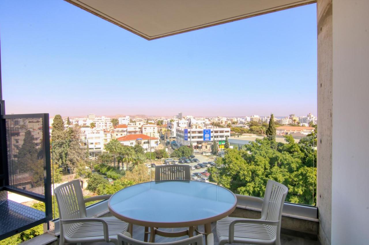 Phaedrus Living Coral Suites Bliss Larnaca Buitenkant foto